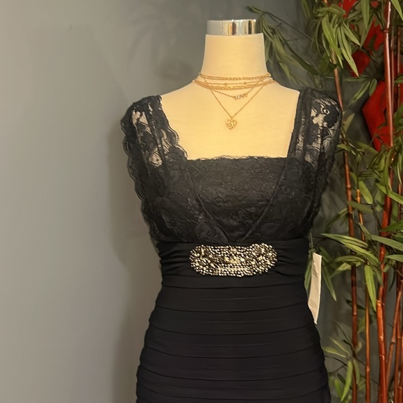Betsy and Adam Dark Navy silver color Cocktail Dress With Lace Accents Size 4 - Picture 2 of 13